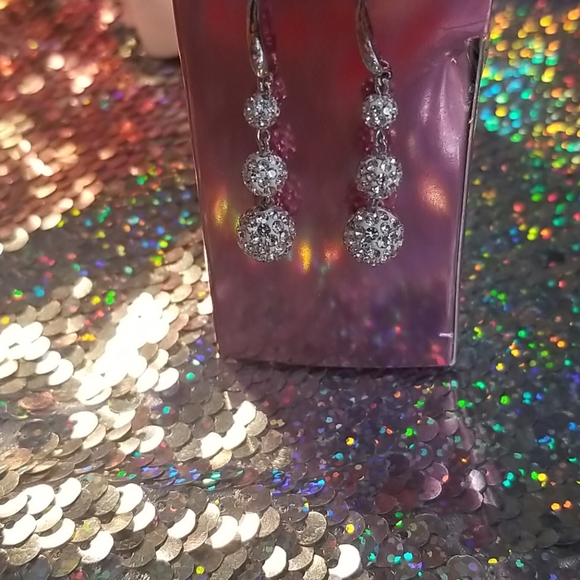 Earrings. Bling. - Picture 3 of 4